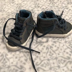 Baby boy’s shoes size 19